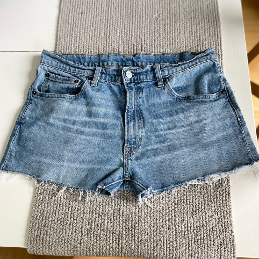 Frye Distressed Cut Off Jean Shorts Sz 34 Men’s Fit Size 8 - Picture 13 of 14